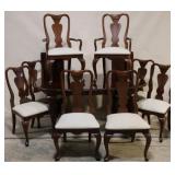 American Drew Table/ 2 leaves and 8 chairs