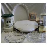 Group of assorted kitchen items