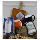 Box lot of assorted households