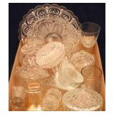 Tray lot of assorted glass items