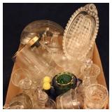 Tray Lot of assorted glass items