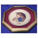 Hummel "Umbrella Girl" Framed Collector Plate 1982