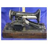 Singer Sewing Machine w/Wood Carrying Case
