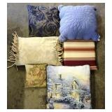 Lot of 6 Assorted Throw Pillows 6pc.