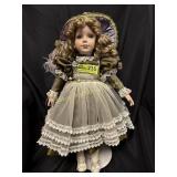 Vintage 'Court of Dolls'  490/1500 Glenna