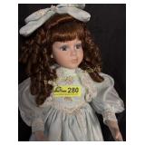 22'  'Erin' Court Of Dolls 932/2500