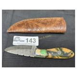 Fixed blade knife with full tung damascus steel