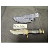 Damascus blade hunting knife with leather sheath