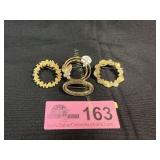Lot of 4 Vintage brooches/pins