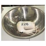 LARGE STAINLESS STEEL BOWL AND ELECTRIC MIXER