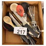 ASST. UTINSELS AND HAND MIXER