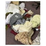 LARGE GROUP OF SHEETS AND MATTRESS PADS