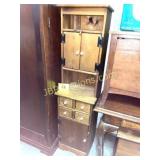 SMALL HUTCH