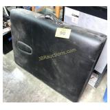 MASSAGE TABLE
