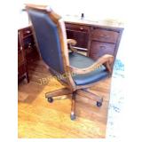 LEATHER & WOOD EXECUTIVE CHAIR