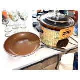 CROCKPOT AND FRY PAN