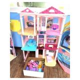 PLASTIC DOLLHOUSE W/DOLLHOUSE ACCESSORIES