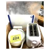 BOX WITH TOASTER, SANDWICH MAKER AND CUTTING BOARD