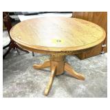 ROUND OAK TABLE
