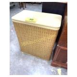 VINTAGE LAUNDRY HAMPER