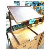 ADMUSTABLE TABLE