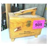 VINTAGE RONSON SHOE SHINE KIT W POLISHER, TAG