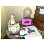 HUMMEL MUSIC FIGURINE, WATCH DISPLAY DOME