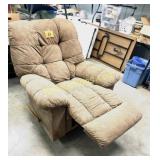 NICE LAZBOY RECLINER