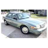 2005 FORD CROWN VICTORIA V8 - SEE PICS!!!