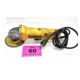 DEWALT DWE402 4 1/2' ANGLE GRINDER