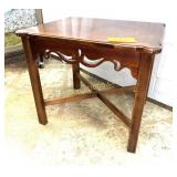 ANTIQUE LAMP / END TABLE