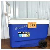 IGLOO ICE CHEST WITH ROLLERS