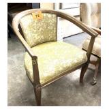 VINTAGE SITTING CHAIR