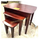 NESTING TABLES