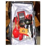 PLASTIC KITCHEN UTENSILS IN TOTE