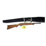 RUGER MODEL 10/22 .22 LR CALI BER RIFLE W CASE