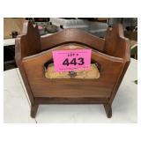 MAGAZINE RACK W RABBITS