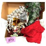 CHRISTMAS DECORATIONS / FIGURINES