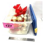 SMALL TOTE WITH CHRISTMAS BULBS