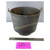 CAST IRON POT W HANDLE