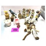 FIGURINES IN GREEN TOTE