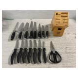 (9)Pc Farberware Knife Set w/ Block & Extra Knives