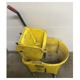Rubbermaid Wave Brake Mop Bucket