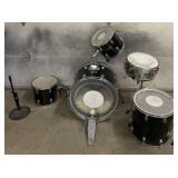 (7) Pearl Forum Series Drums