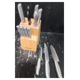 Brookstone Kitchen Knives Set - Missing 1