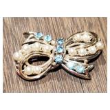 1950's Cono Rhinestone Bow Brooch