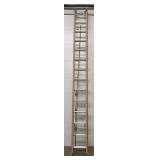 28 Ft, 300 Lb Extendable Ladder w/ Hooks