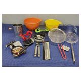 Assortment of Kitchen Items