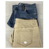 (2) Pairs of Womenï¿½s Jeans