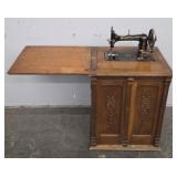 Minnesota Sewing Machine w/ Wood Stand